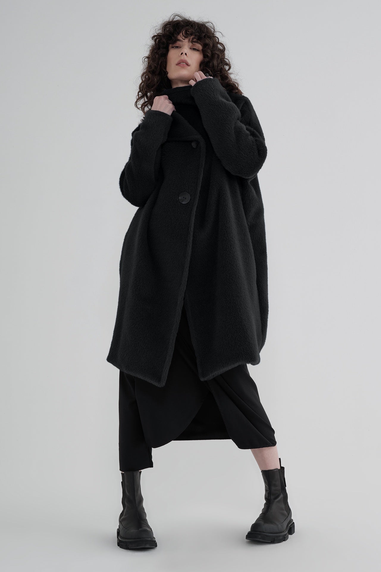 Magnitude Coat Black in Black Taylor