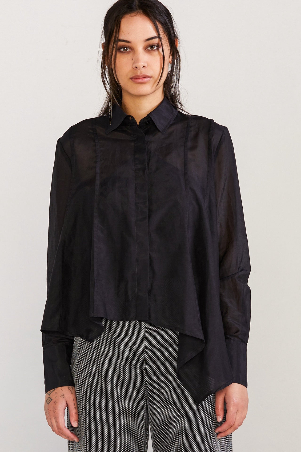 Cropt Continuity Shirt - Black in Black - Taylor